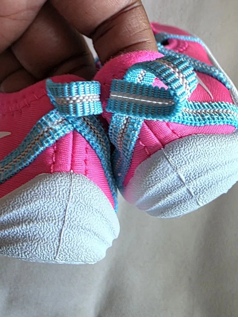 Speedo Pink and Aqua Girls Water Shoes w/Crisscross Straps Size S(5-6)